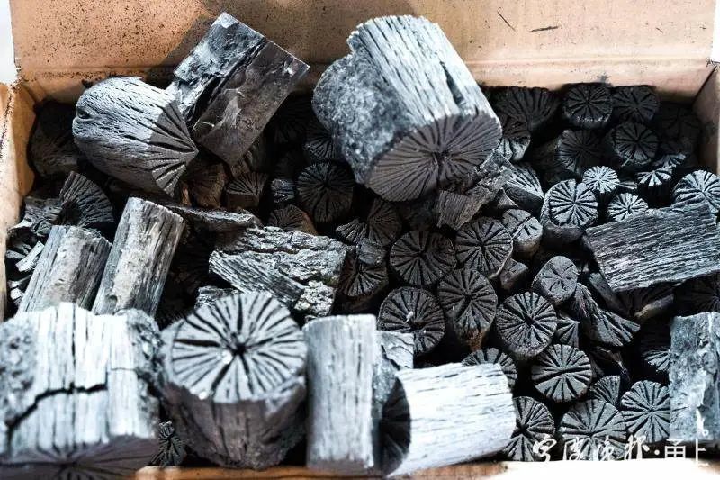 嚴打環境犯罪 三年來最大走私出口木炭案宣判，涉案木炭高達3020噸